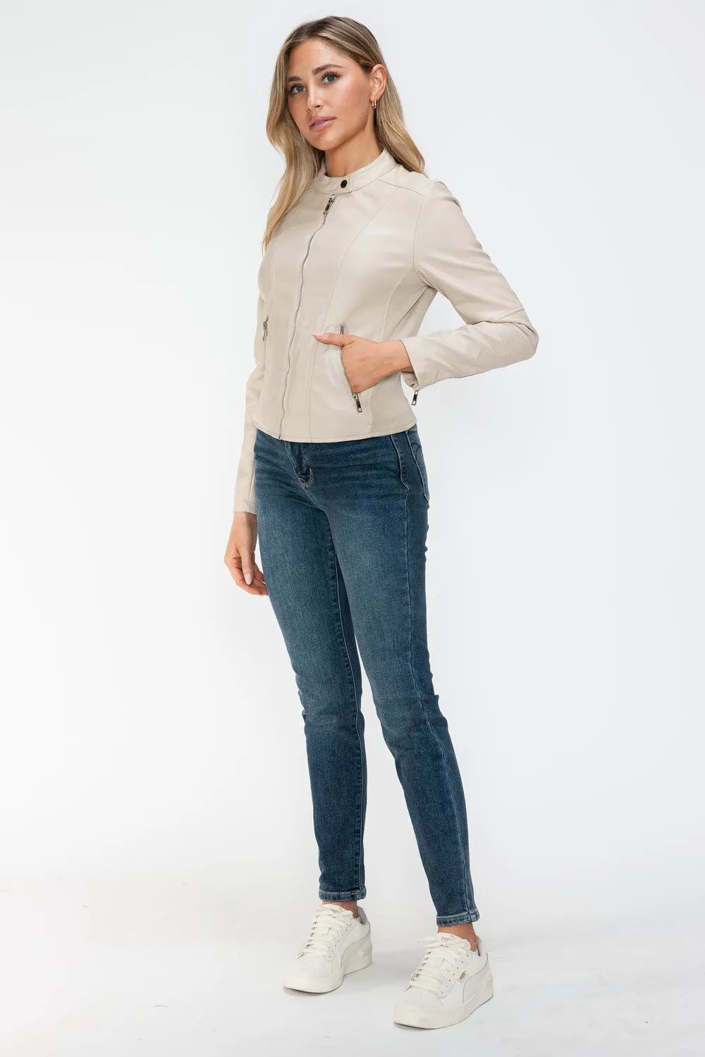 e1c547a0-e5d1-4a6f-ad99-9a1454655165-Max